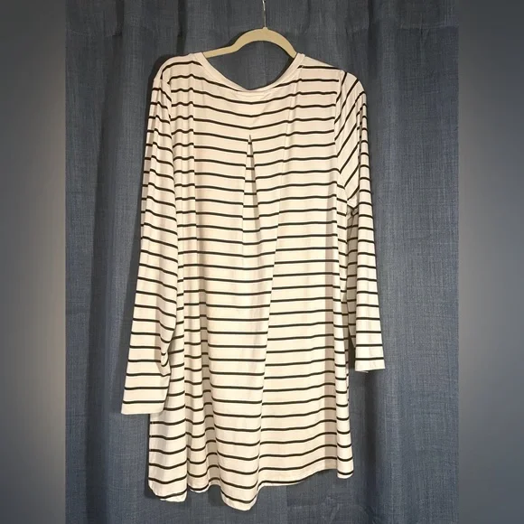 Butter Knit Top | Pleat Back | High/Low - Picture 2 of 3